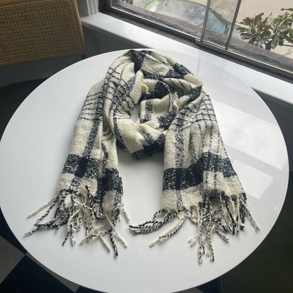 Oversized Fuzzy Black and Cream Blanket Scarf - Picture 6 of 6